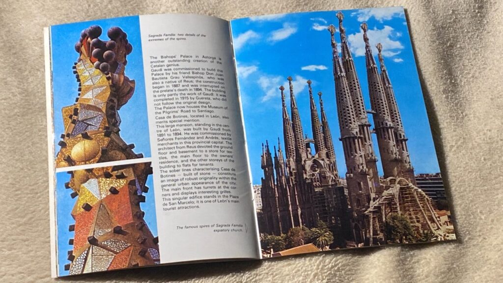 antoni-gaudí-book2